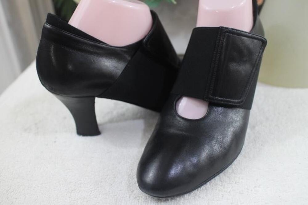 Thierry Rabotin BLACK STRAP CLOSED HEEL SIZE 39.5 US 9.5 (taco600)
